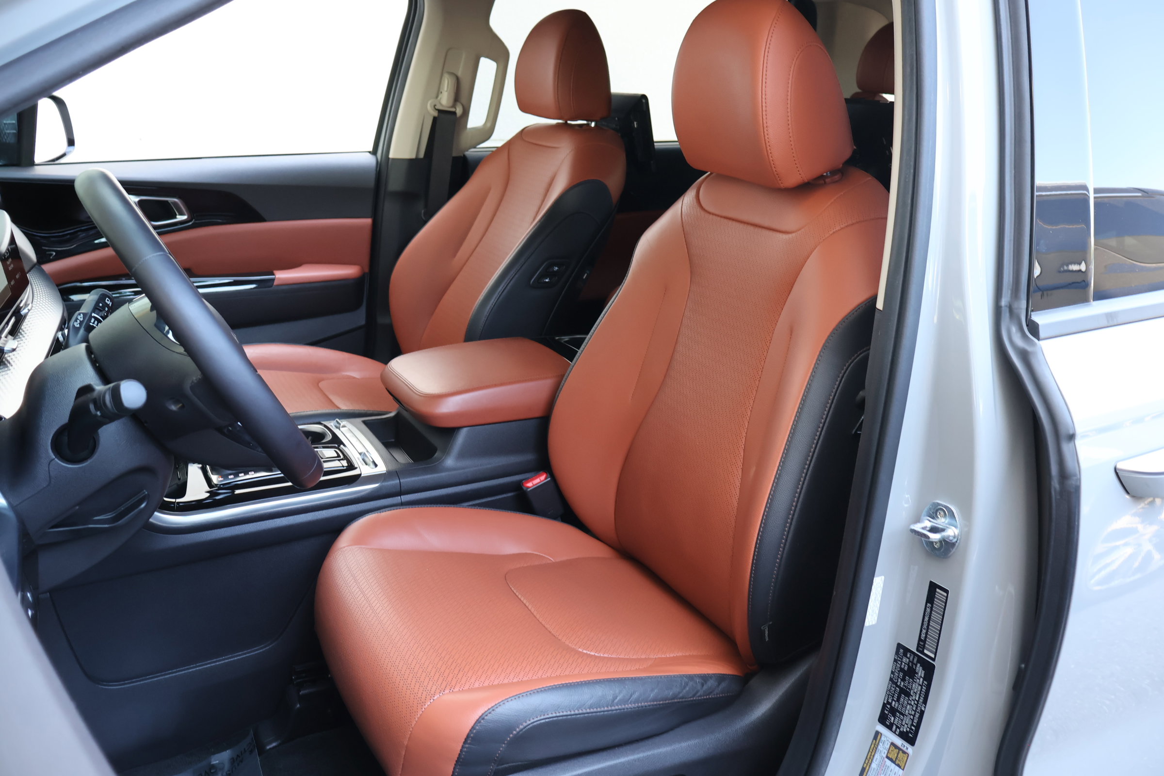 Used 2022 Kia Carnival SX Prestige FWD image 2