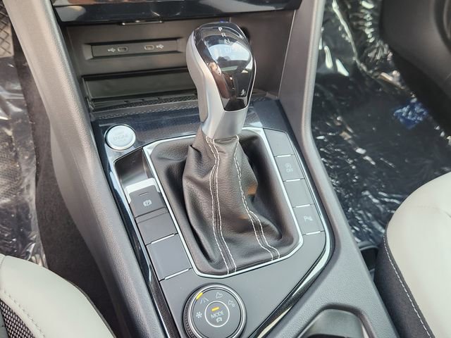 New 2025 Volkswagen Taos SE image 13