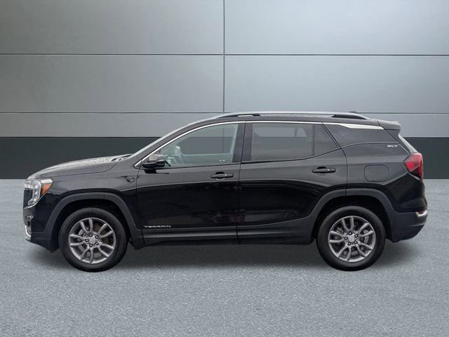 Used 2024 GMC Terrain SLT image 3