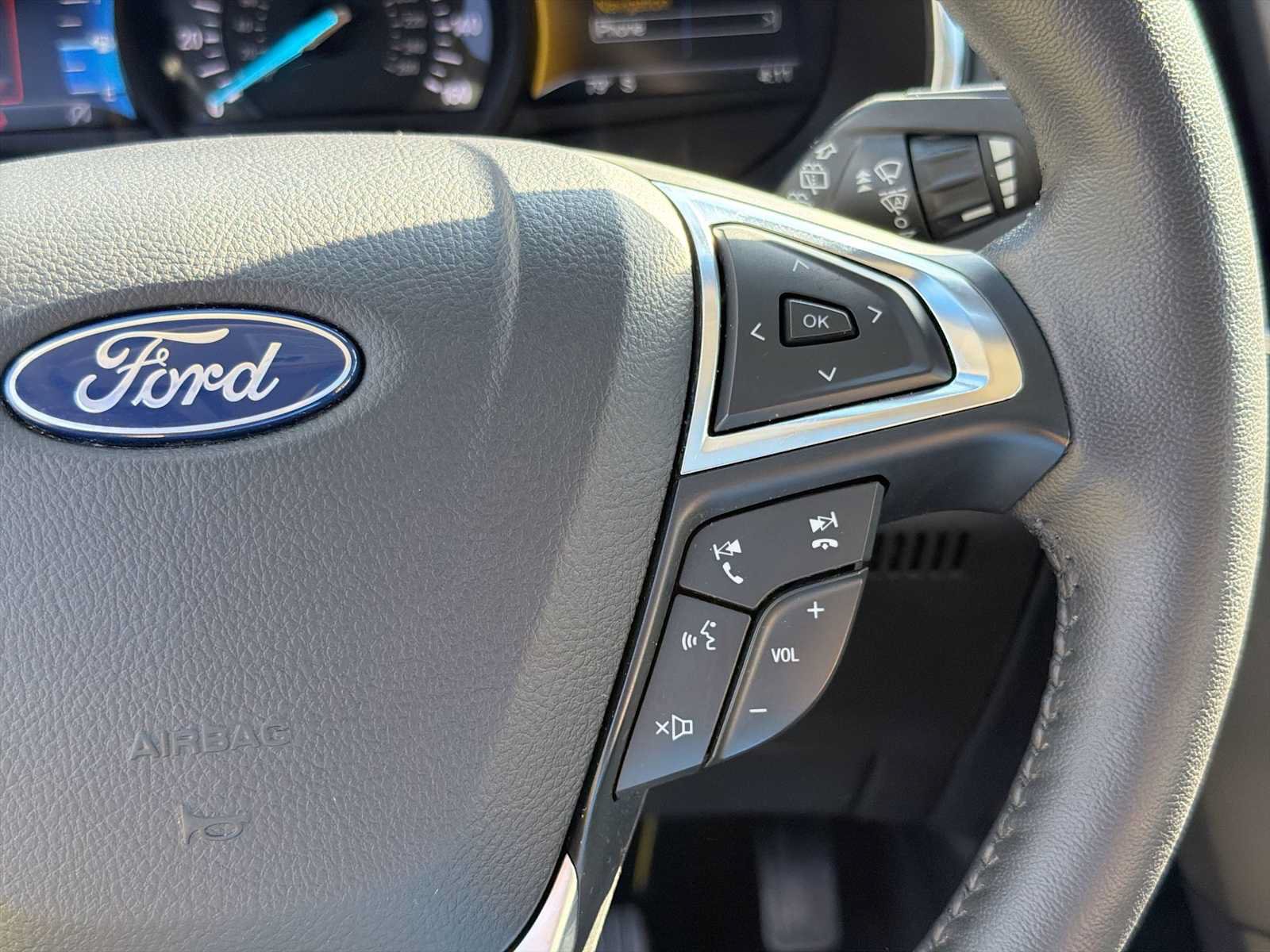 Used 2020 Ford Edge Titanium AWD/4WD image 22
