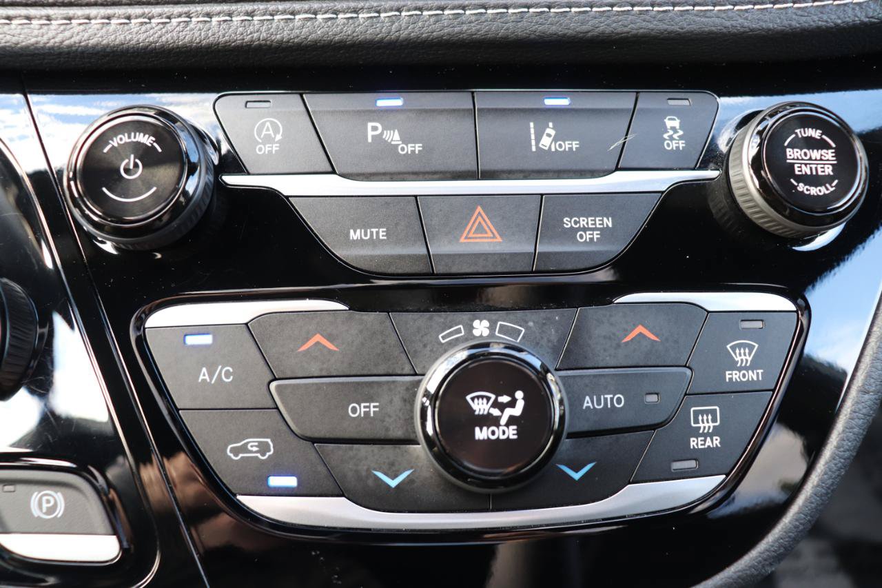 Used 2026 Chrysler Pacifica Limited FWD image 47