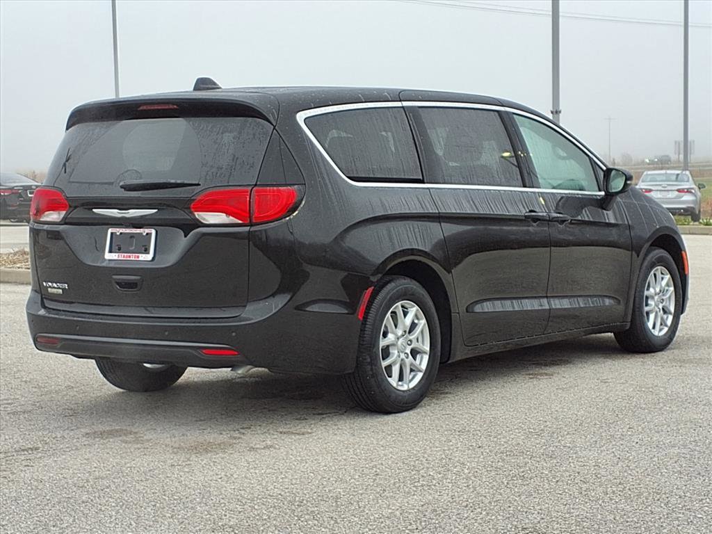 New 2026 Chrysler Voyager LX video 2