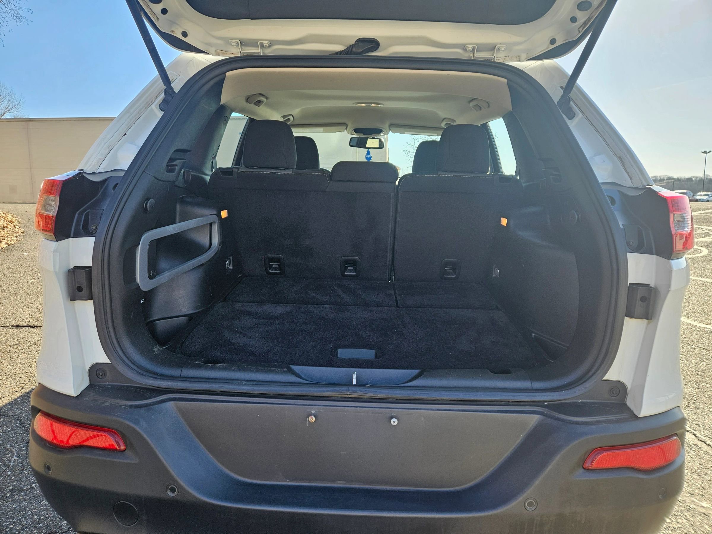 Used 2017 Jeep Cherokee Sport w/ Safety Group image 8