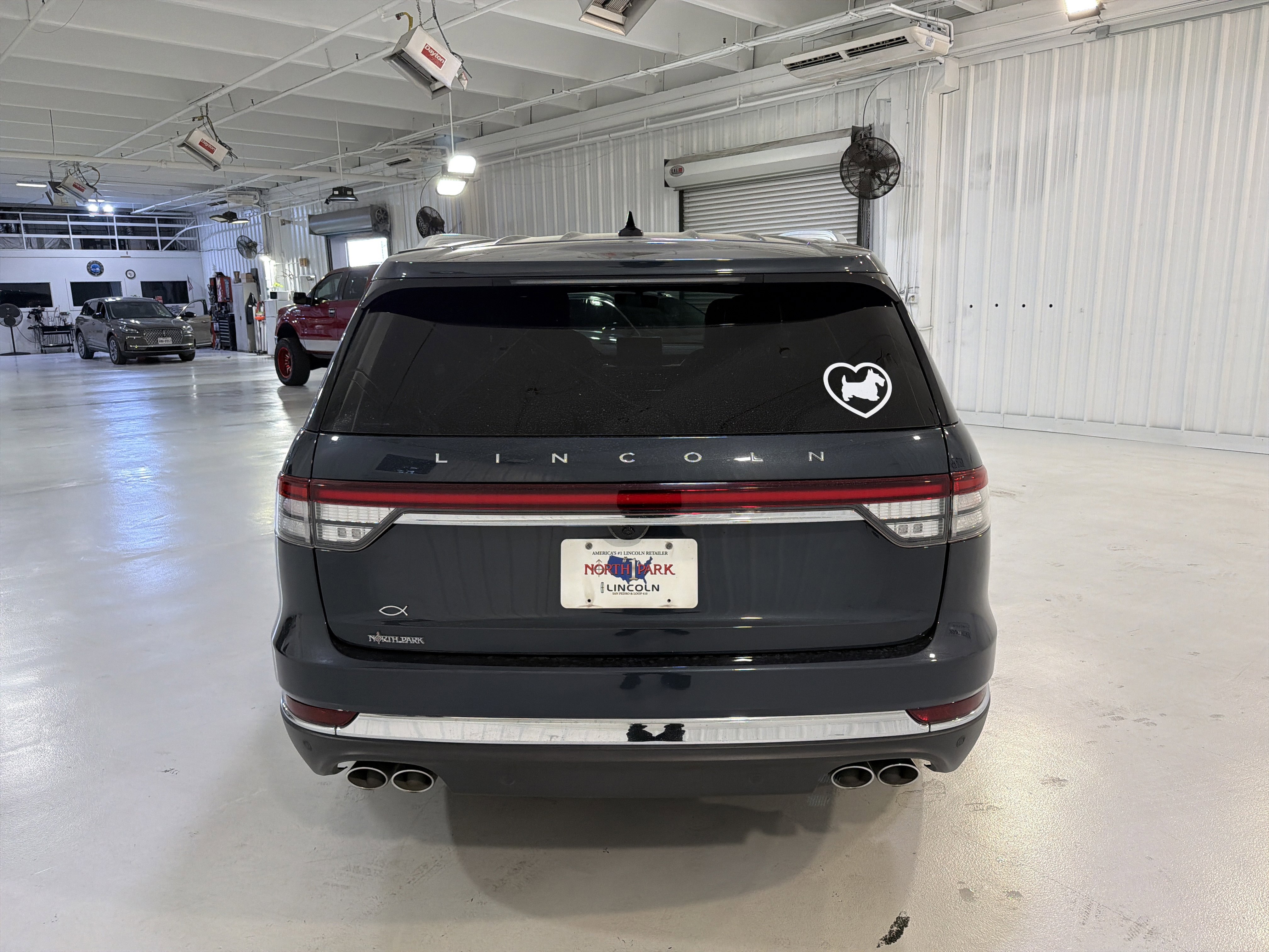 Used 2023 Lincoln Aviator Reserve w/ Equipment Group 201A image 4