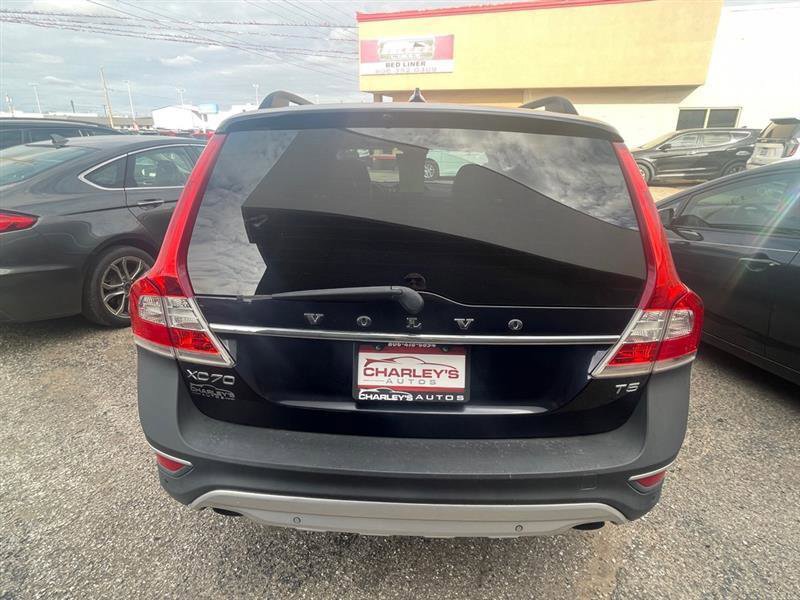 Used 2016 Volvo XC70 T5 Premier w/ Proximity Package FWD image 4