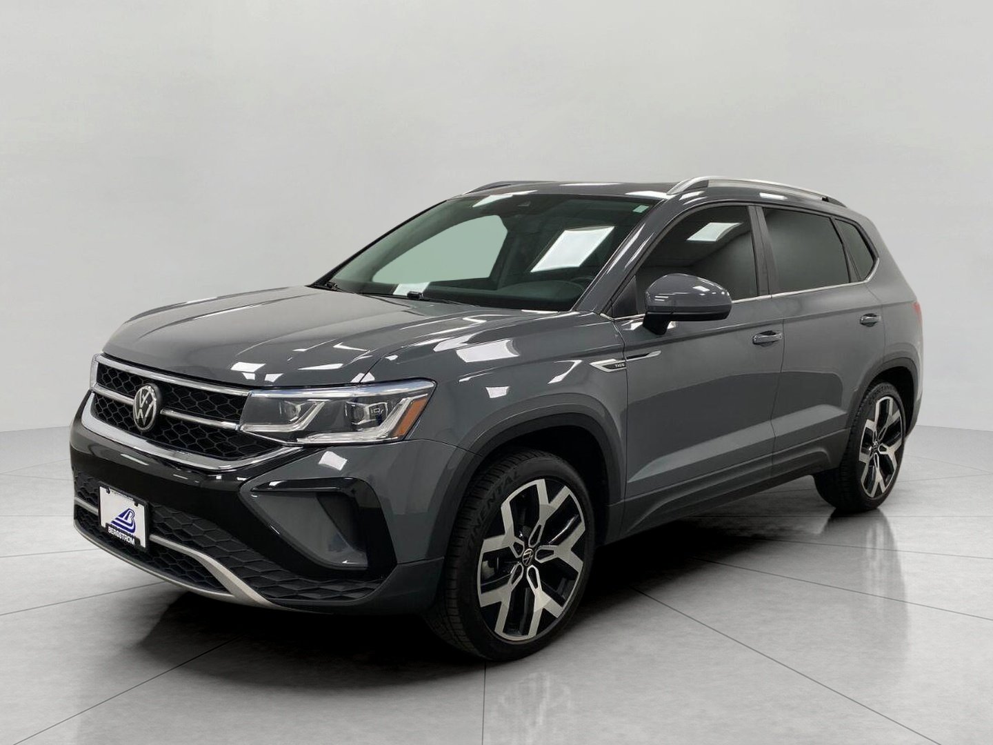 Used 2022 Volkswagen Taos SEL w/ Panoramic Sunroof Package AWD/4WD image 9