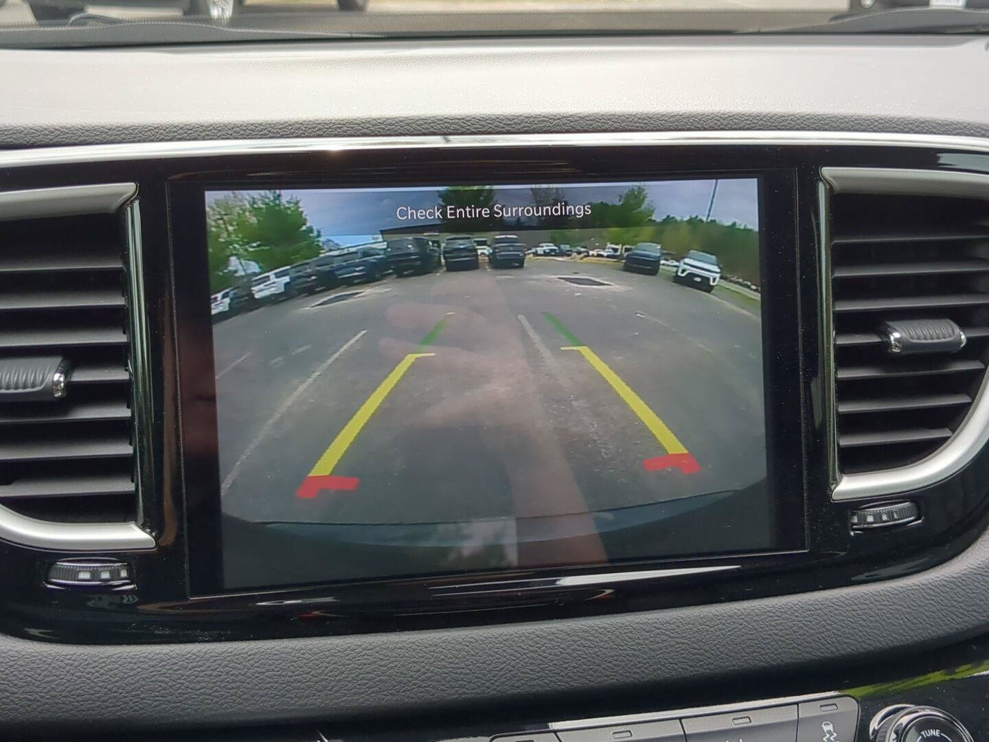 Used 2024 Chrysler Pacifica Touring-L FWD image 17