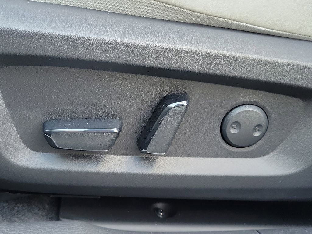 New 2025 Mitsubishi Outlander SE image 13