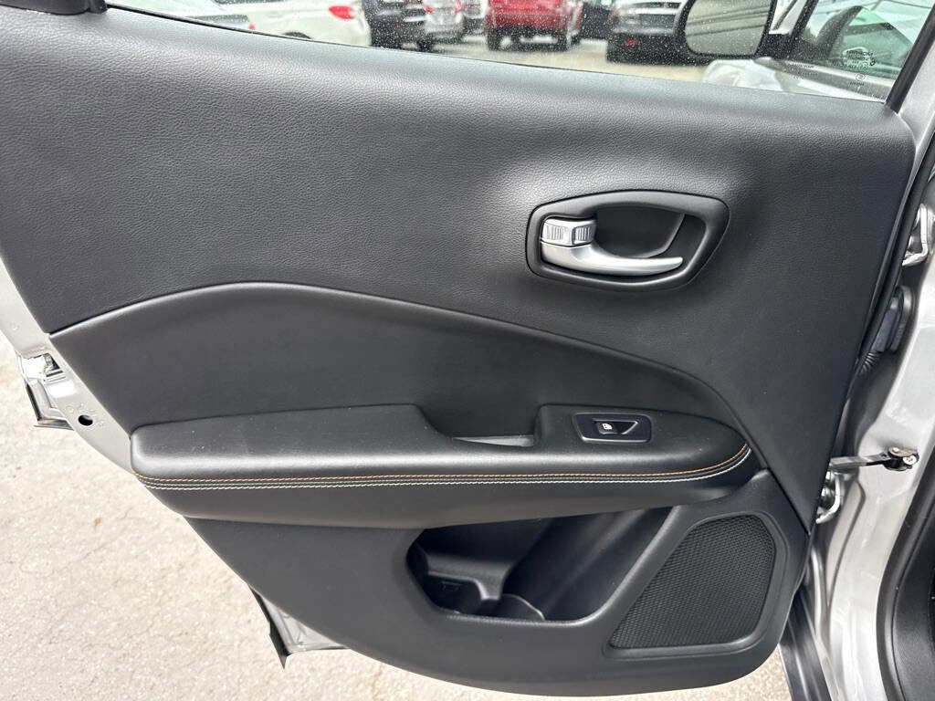 Used 2020 Jeep Compass Latitude w/ Cold Weather Group image 30