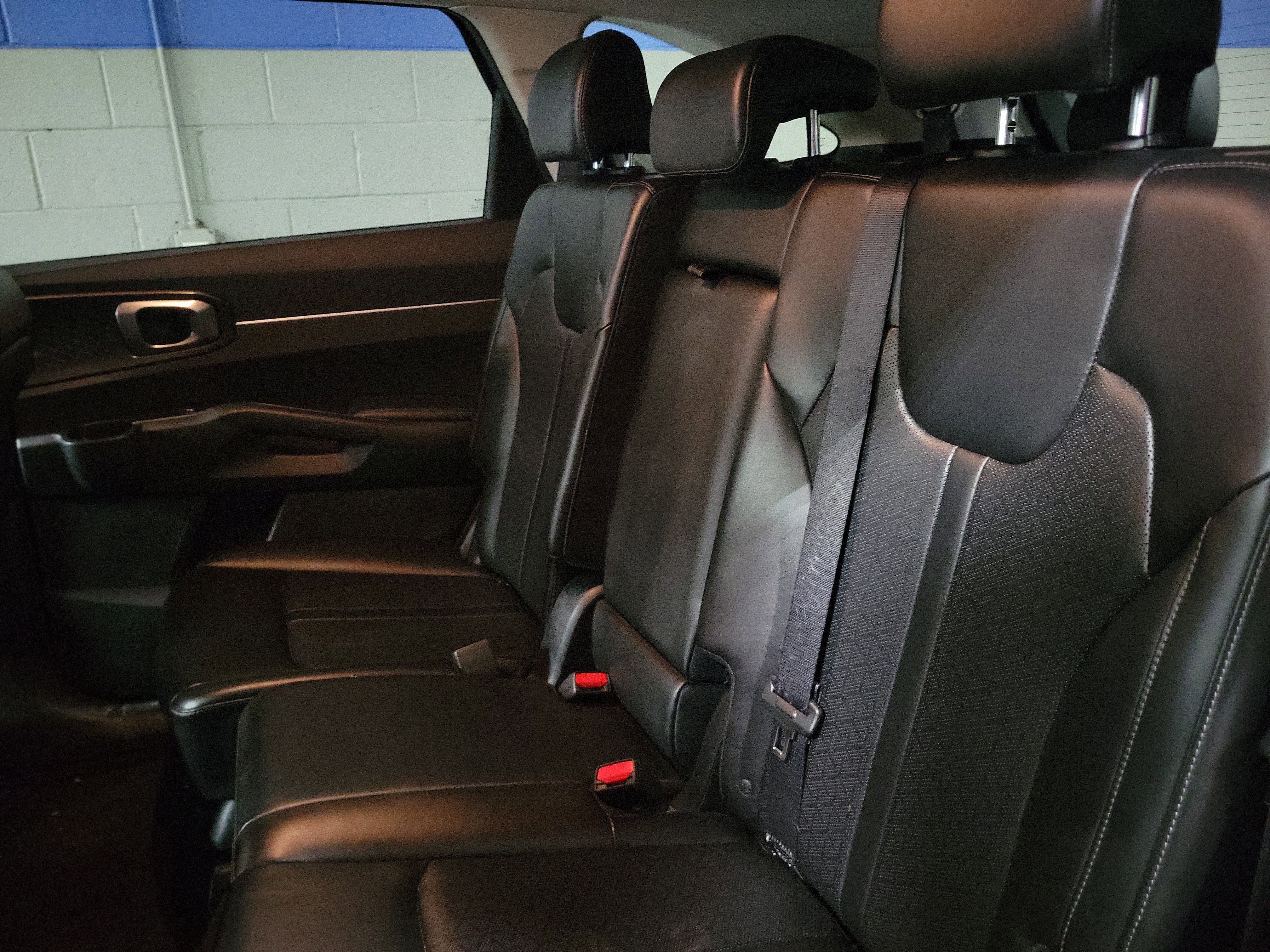 Used 2023 Kia Sorento S image 9