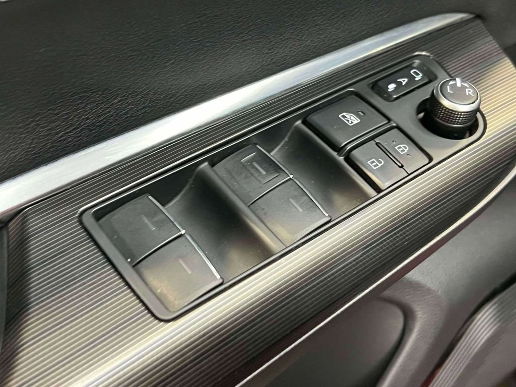 Used 2022 Toyota Venza XLE AWD/4WD image 22