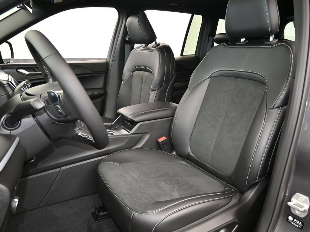New 2025 Jeep Grand Cherokee Altitude AWD/4WD image 10
