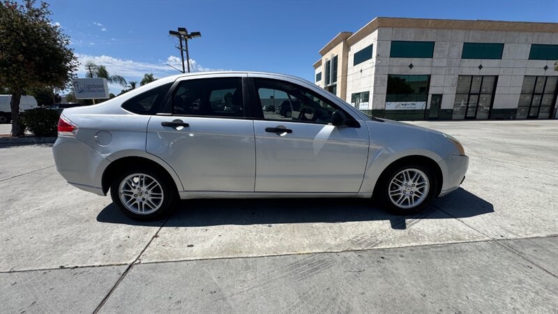 Used 2011 Ford Focus SE FWD image 13