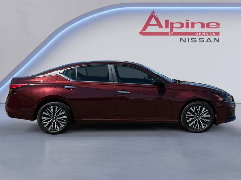 Used 2025 Nissan Altima 2.5 SV FWD image 6