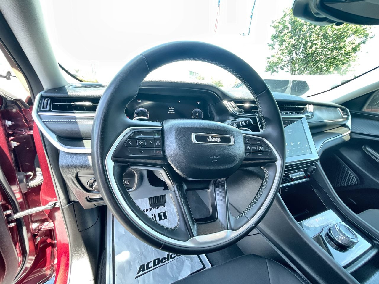 Used 2024 Jeep Grand Cherokee Laredo RWD image 10