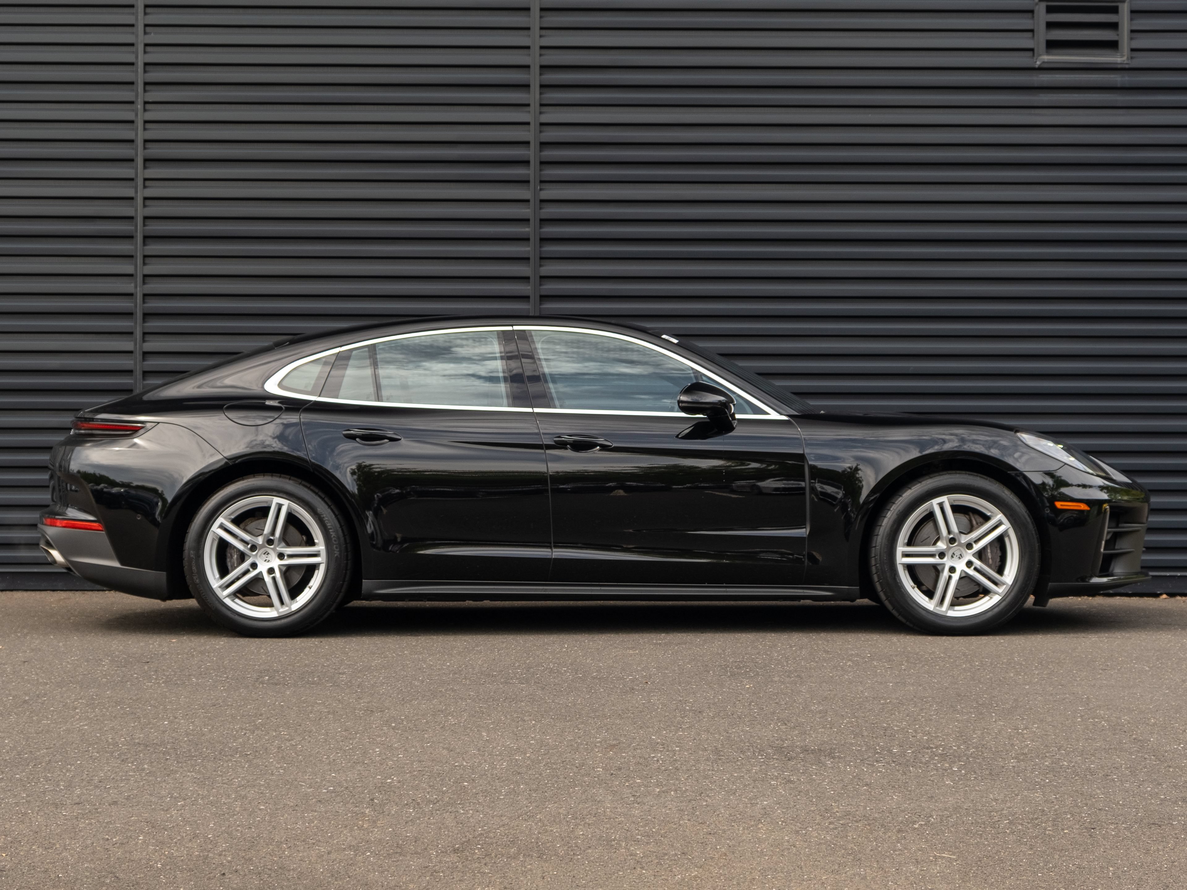 Certified 2025 Porsche Panamera 4 w/ Premium Package AWD/4WD image 9
