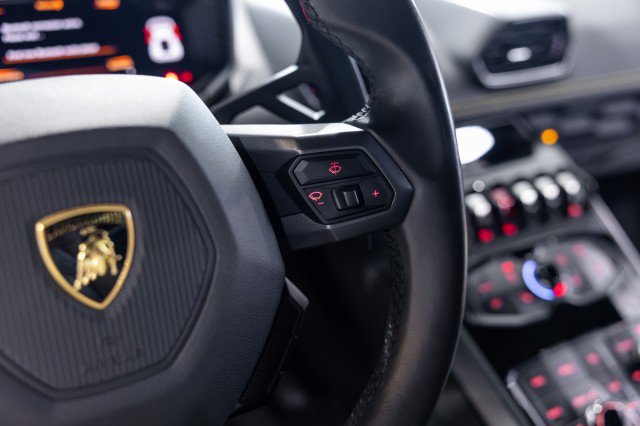 Used 2015 Lamborghini Huracan LP 610-4 image 39