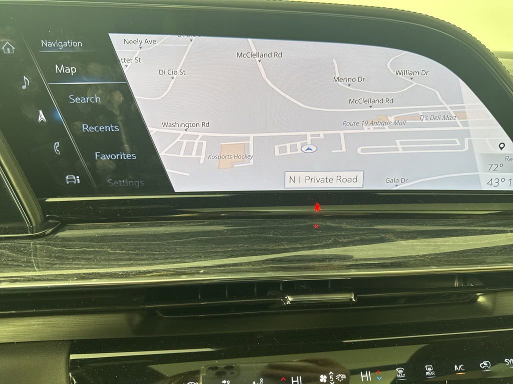 Used 2021 Cadillac Escalade Premium Luxury w/ Performance Package image 23