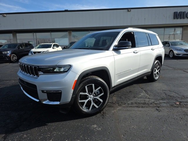 Used 2024 Jeep Grand Cherokee L Limited w/ Luxury Tech Group II image 2