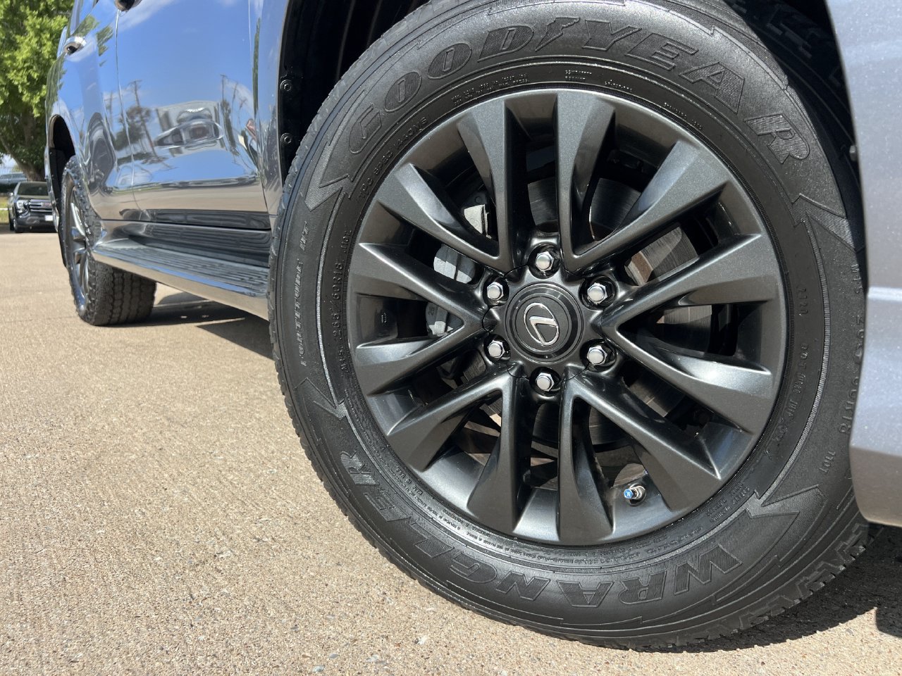 Used 2023 Lexus GX 460 Premium w/ Premium Package AWD/4WD image 6