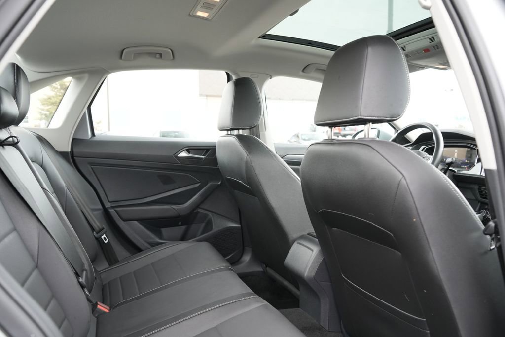 Used 2023 Volkswagen Jetta SE w/ Panoramic Sunroof Package image 15