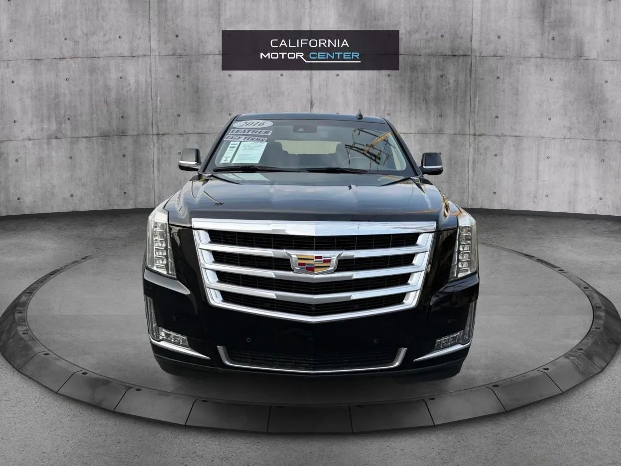 Used 2016 Cadillac Escalade Luxury image 2
