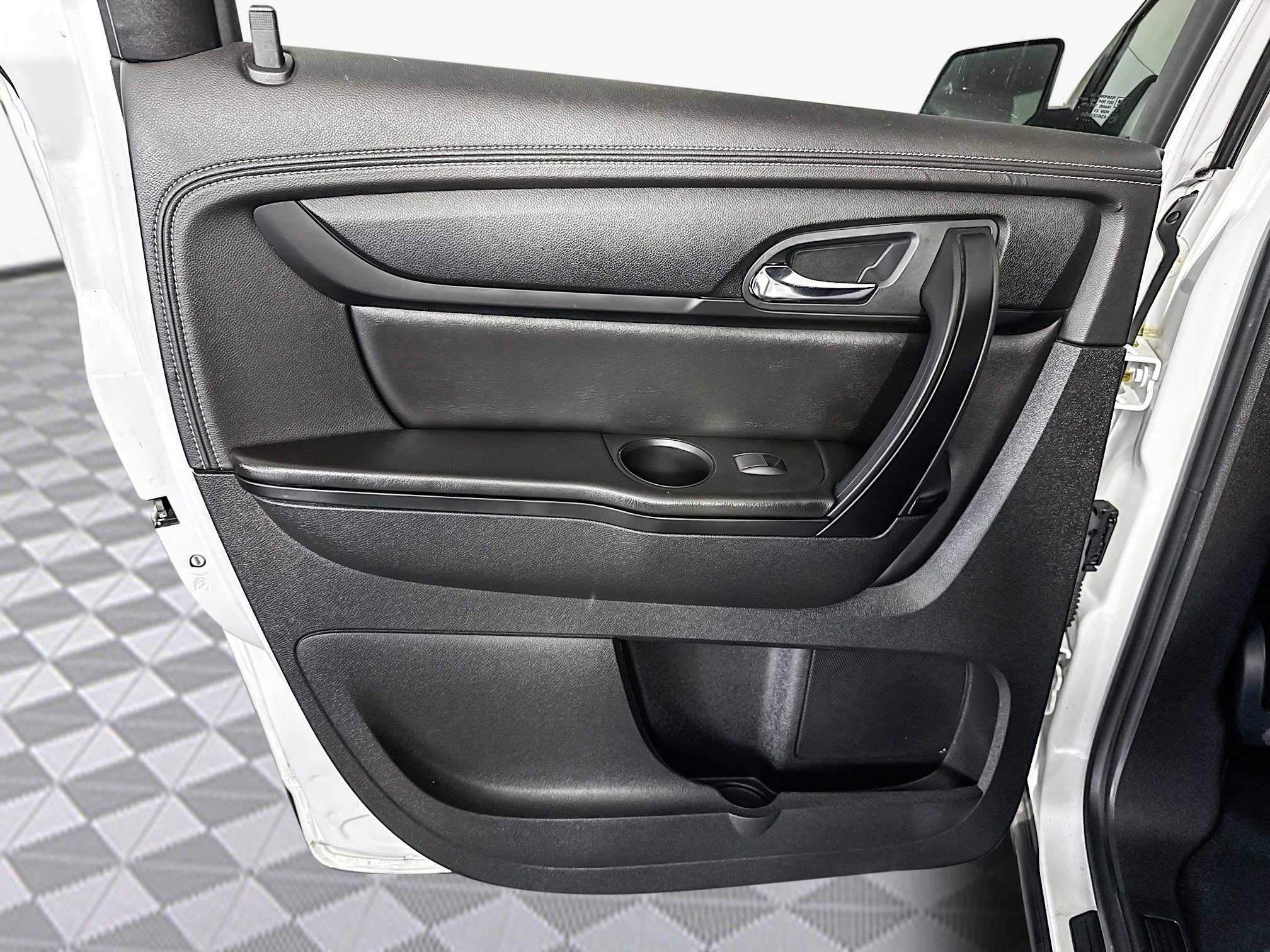 Used 2016 GMC Acadia SLE image 25