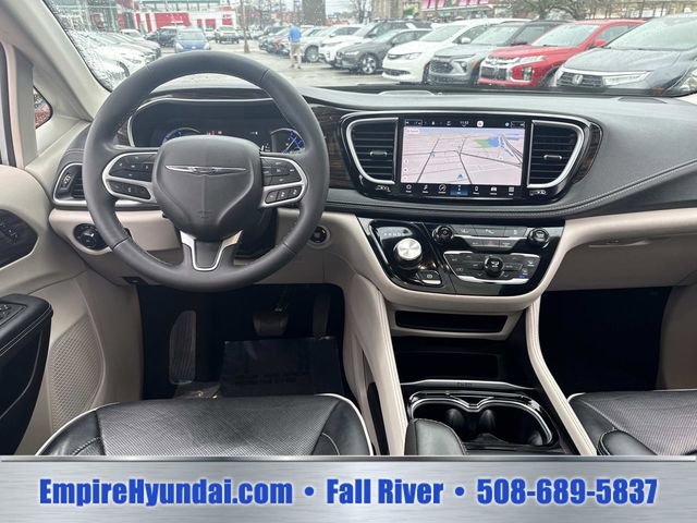 Used 2023 Chrysler Pacifica Limited FWD image 15
