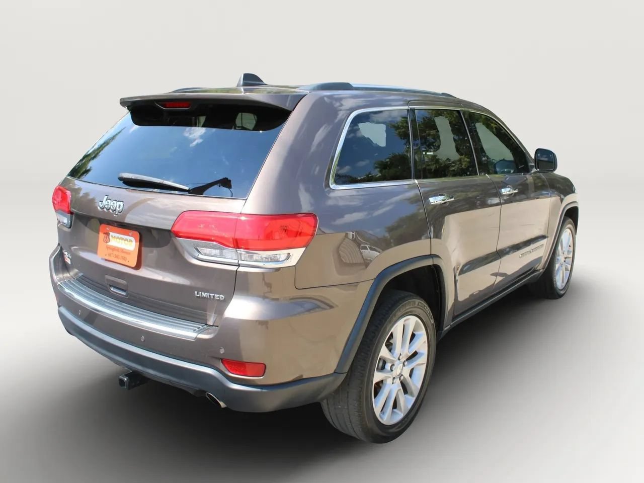 Used 2017 Jeep Grand Cherokee Limited AWD/4WD image 8