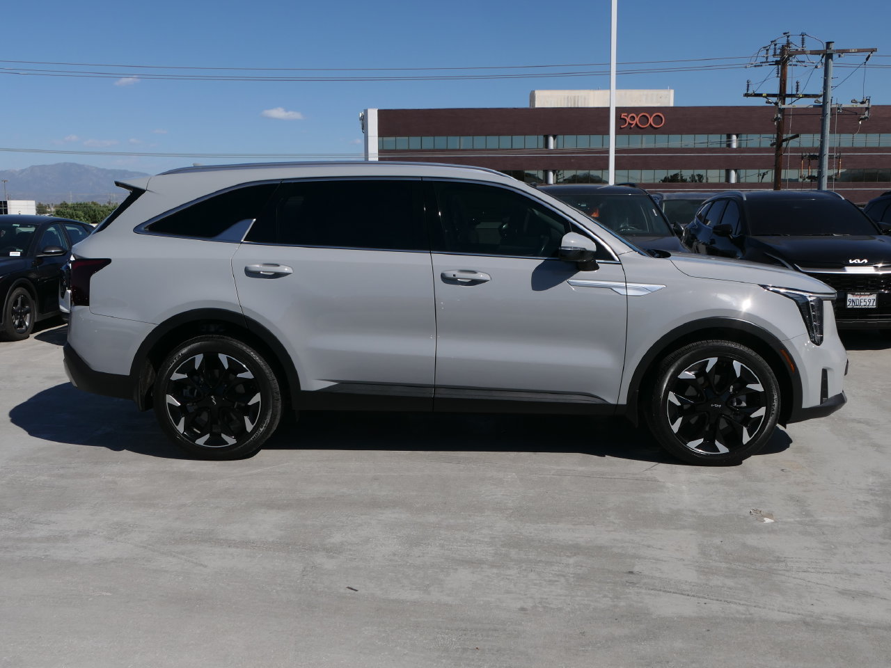 Certified 2025 Kia Sorento EX FWD image 2