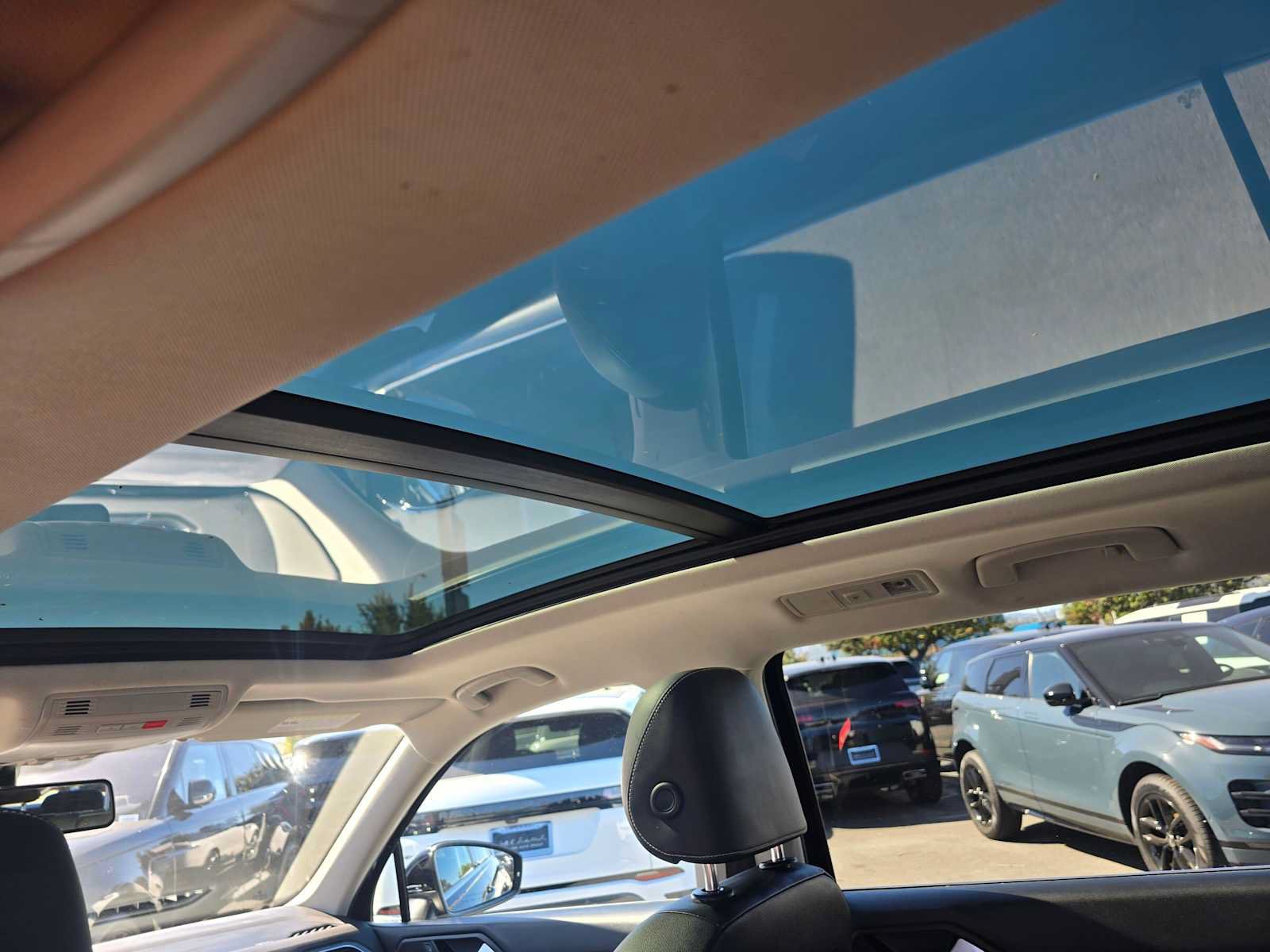 Used 2021 Volkswagen Tiguan SE w/ Panoramic Sunroof Package FWD image 19