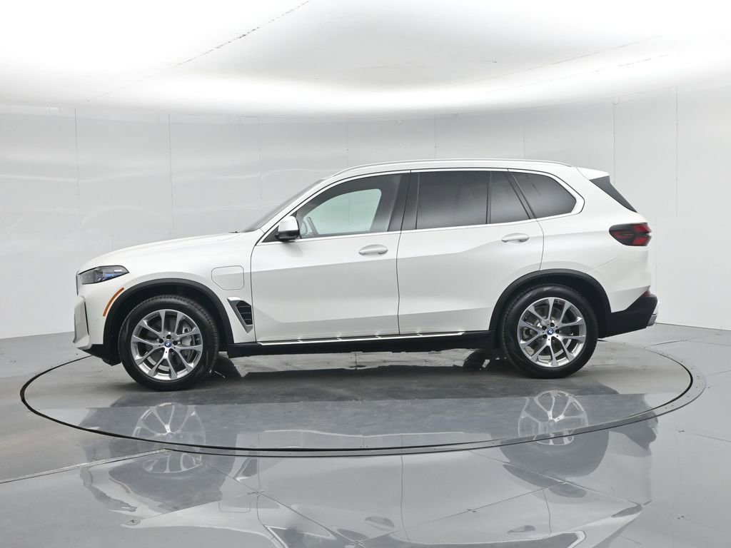 Used 2025 BMW X5 xDrive50e AWD/4WD image 33