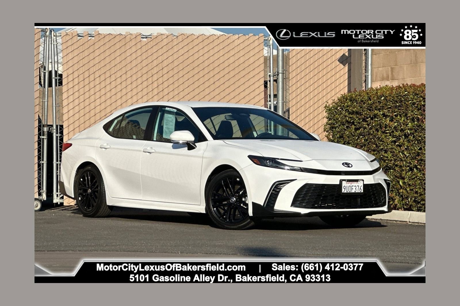 Used 2025 Toyota Camry SE image 1