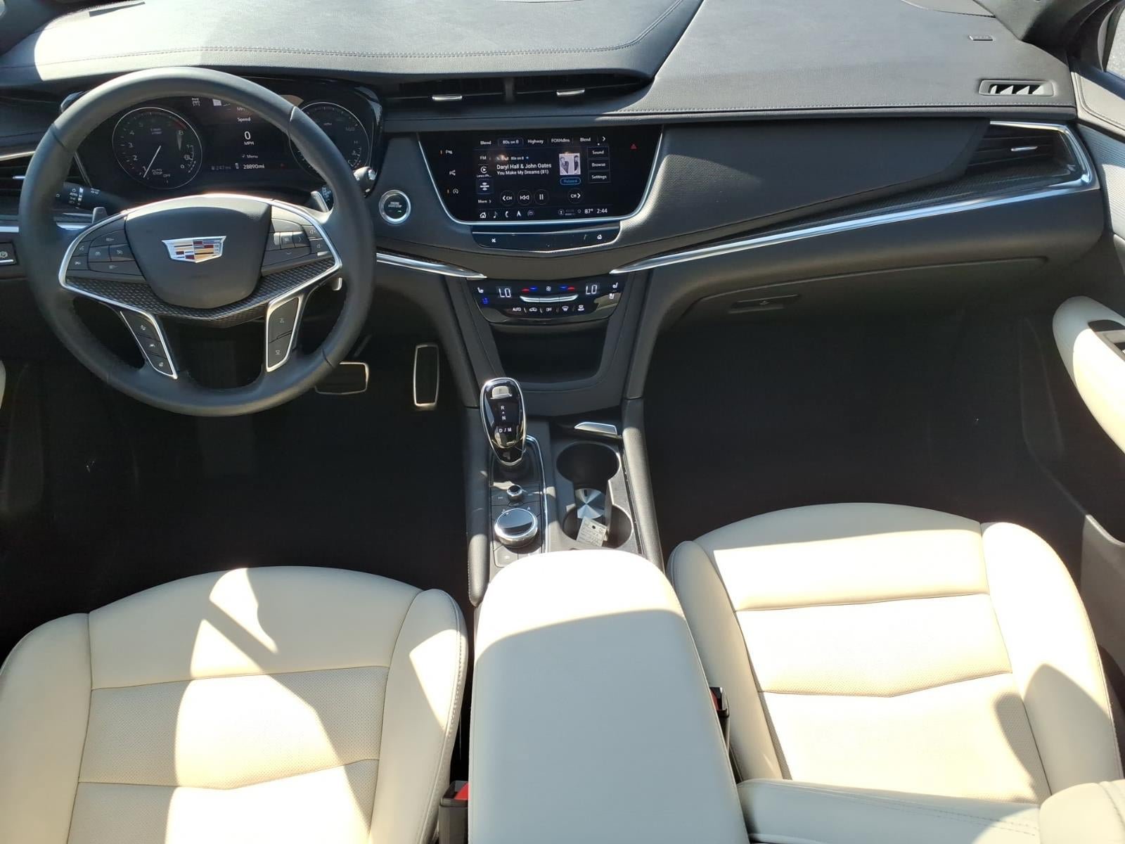 Certified 2025 Cadillac XT5 Sportv w/ Technology Package AWD/4WD image 7