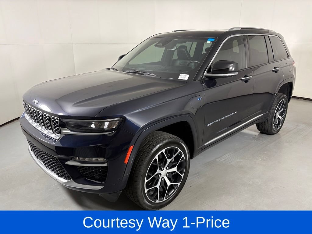 Used 2023 Jeep Grand Cherokee Summit AWD/4WD image 5