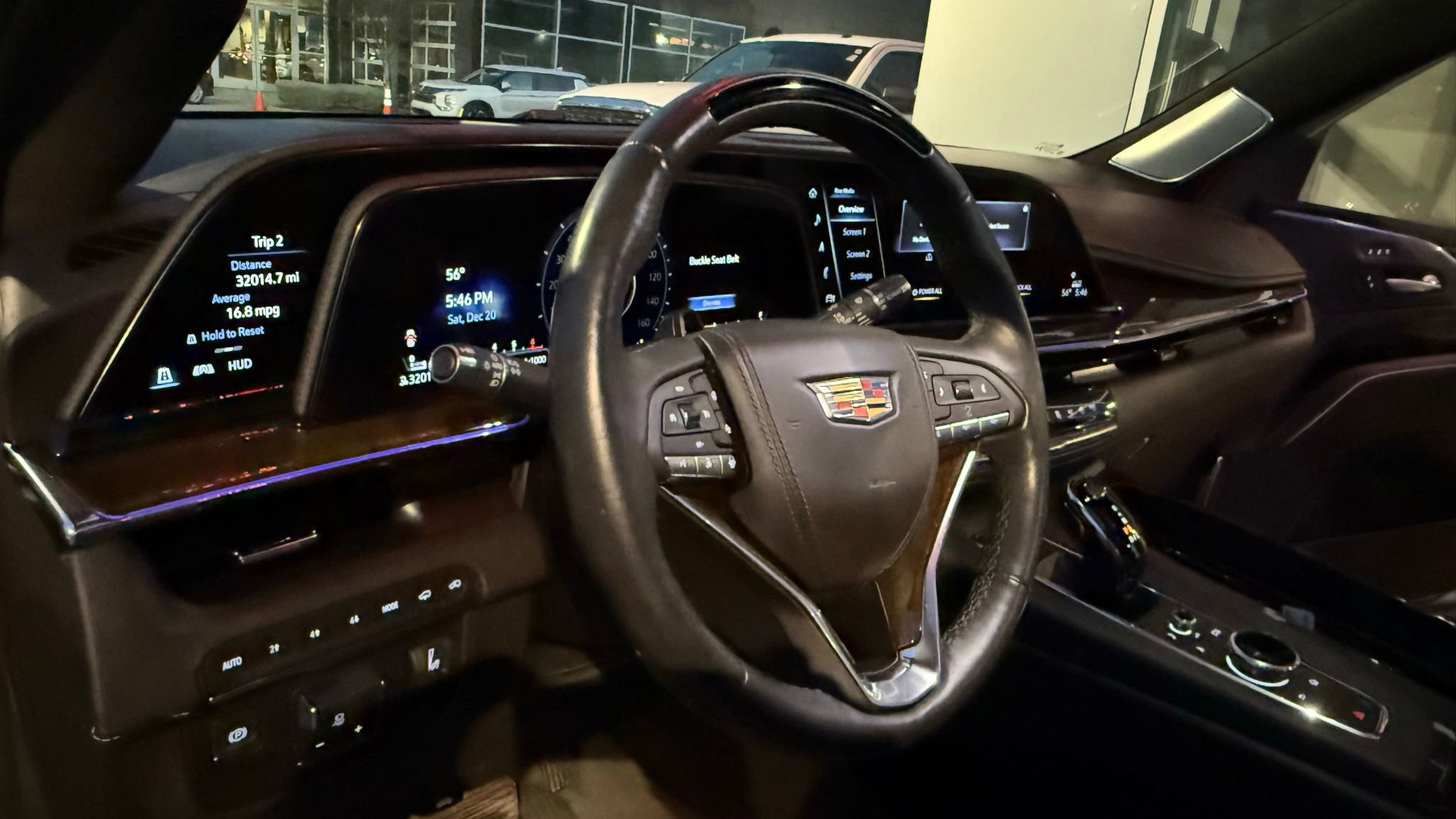 Used 2024 Cadillac Escalade ESV Premium Luxury Platinum w/ Heavy-Duty Trailer Package image 28