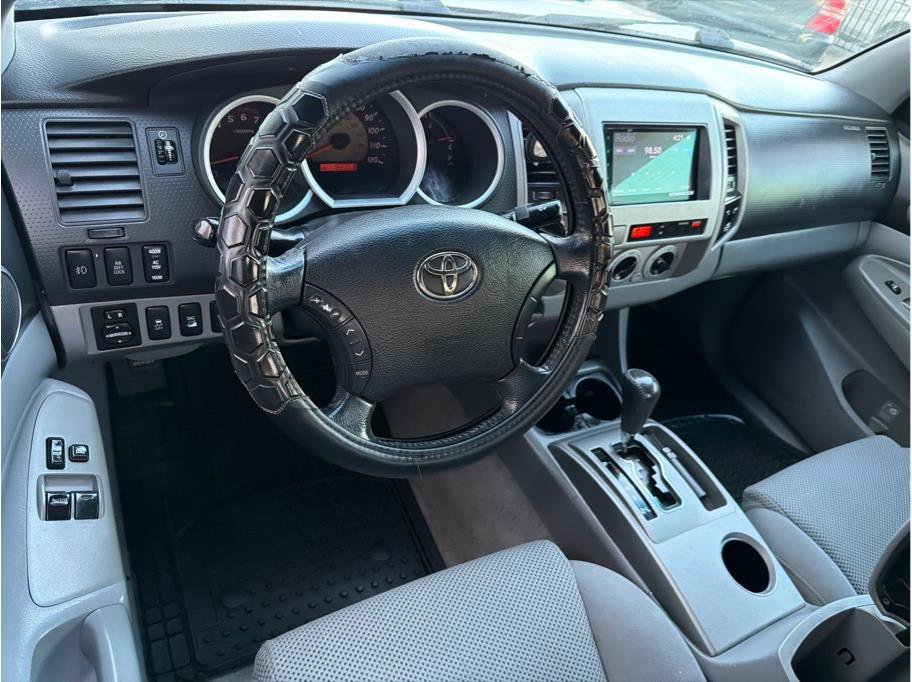 Used 2010 Toyota Tacoma 4x4 Access Cab V6 image 2