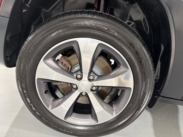 Used 2019 Jeep Cherokee Limited w/ Trailer Tow Group image 16