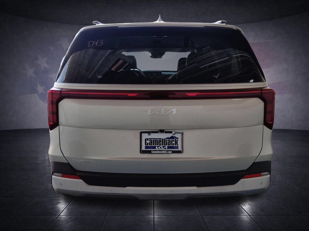 Used 2025 Kia Carnival EX FWD image 4
