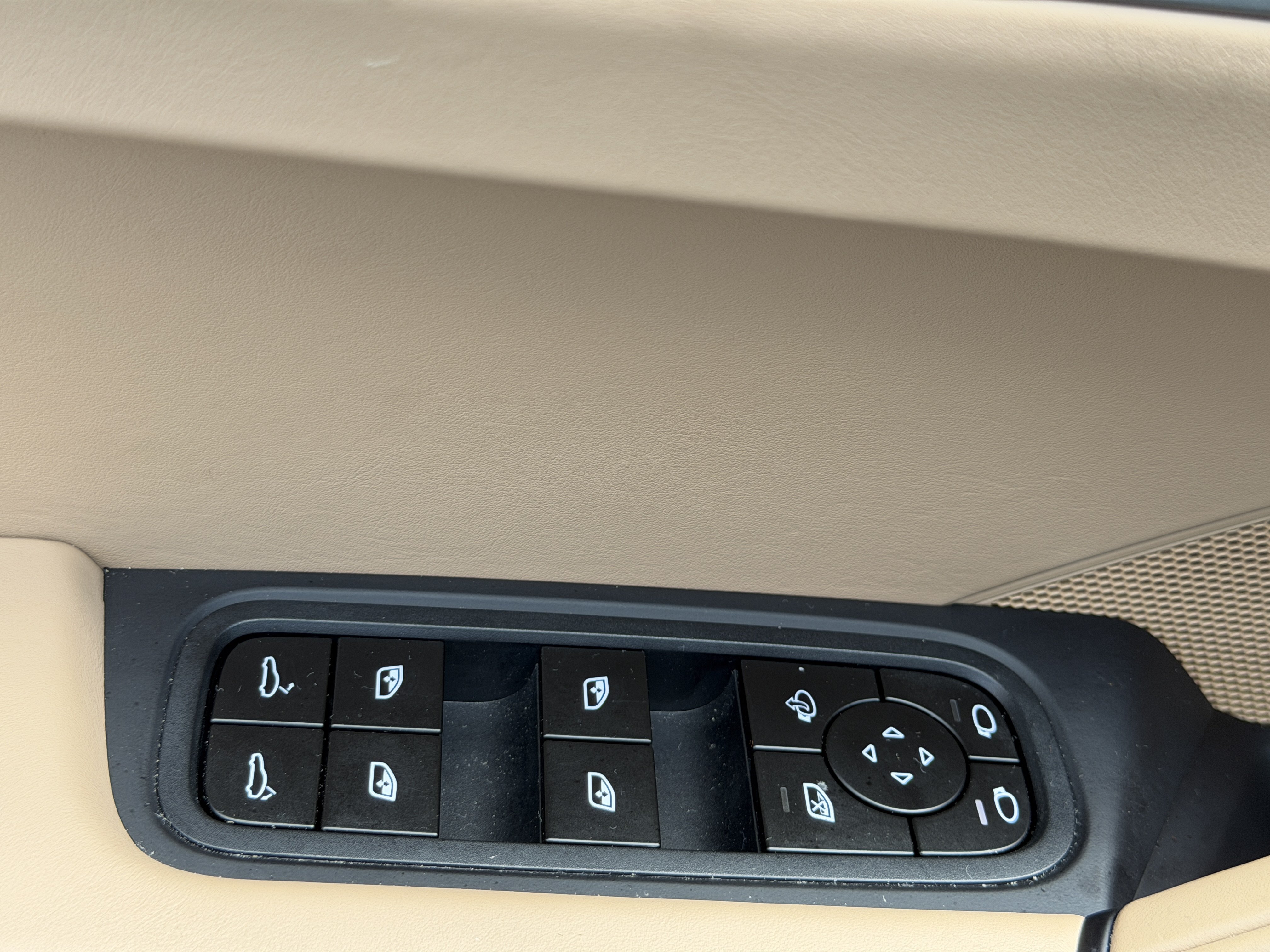 Used 2024 Porsche Cayenne AWD/4WD image 18