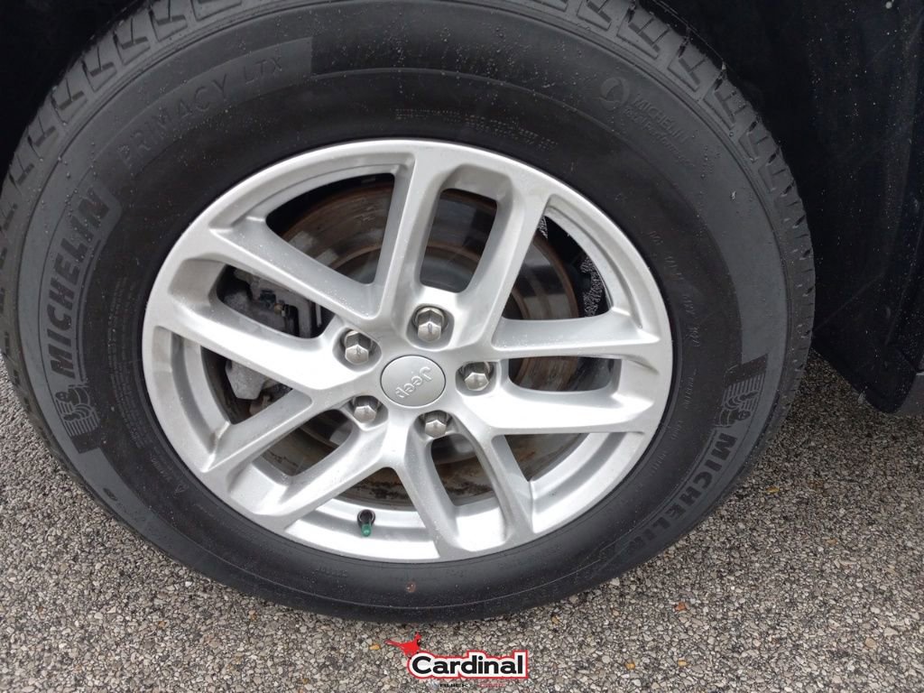 Used 2024 Jeep Grand Cherokee L Laredo image 4