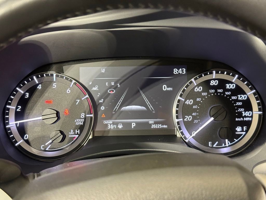 Used 2023 Toyota Highlander XLE AWD/4WD image 28