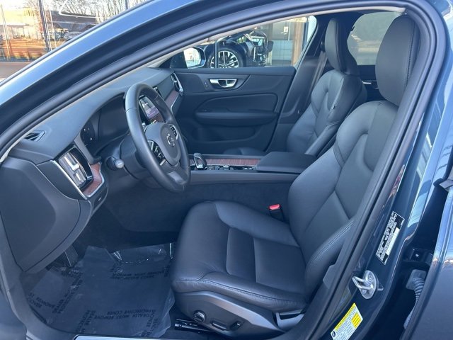 Used 2025 Volvo V60 B5 Cross Country Plus image 17
