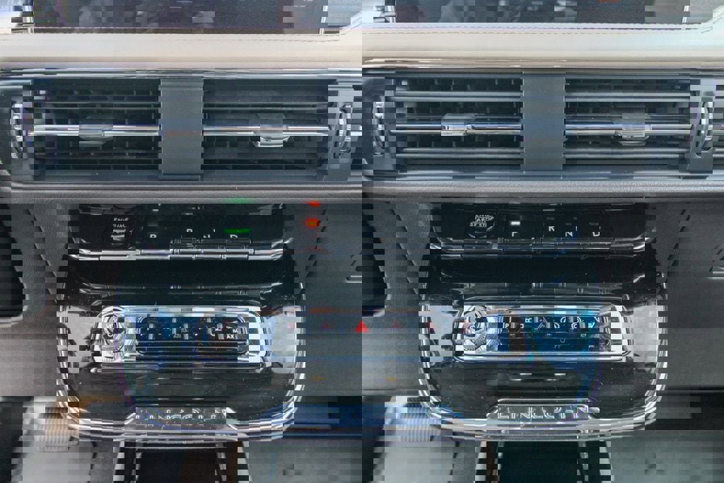 Used 2023 Lincoln Corsair Reserve AWD/4WD image 26