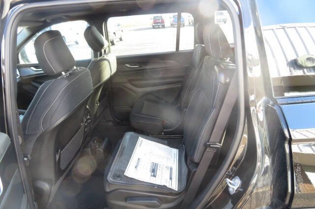 New 2025 Jeep Grand Cherokee L Laredo w/ Luxury Tech Group I image 12