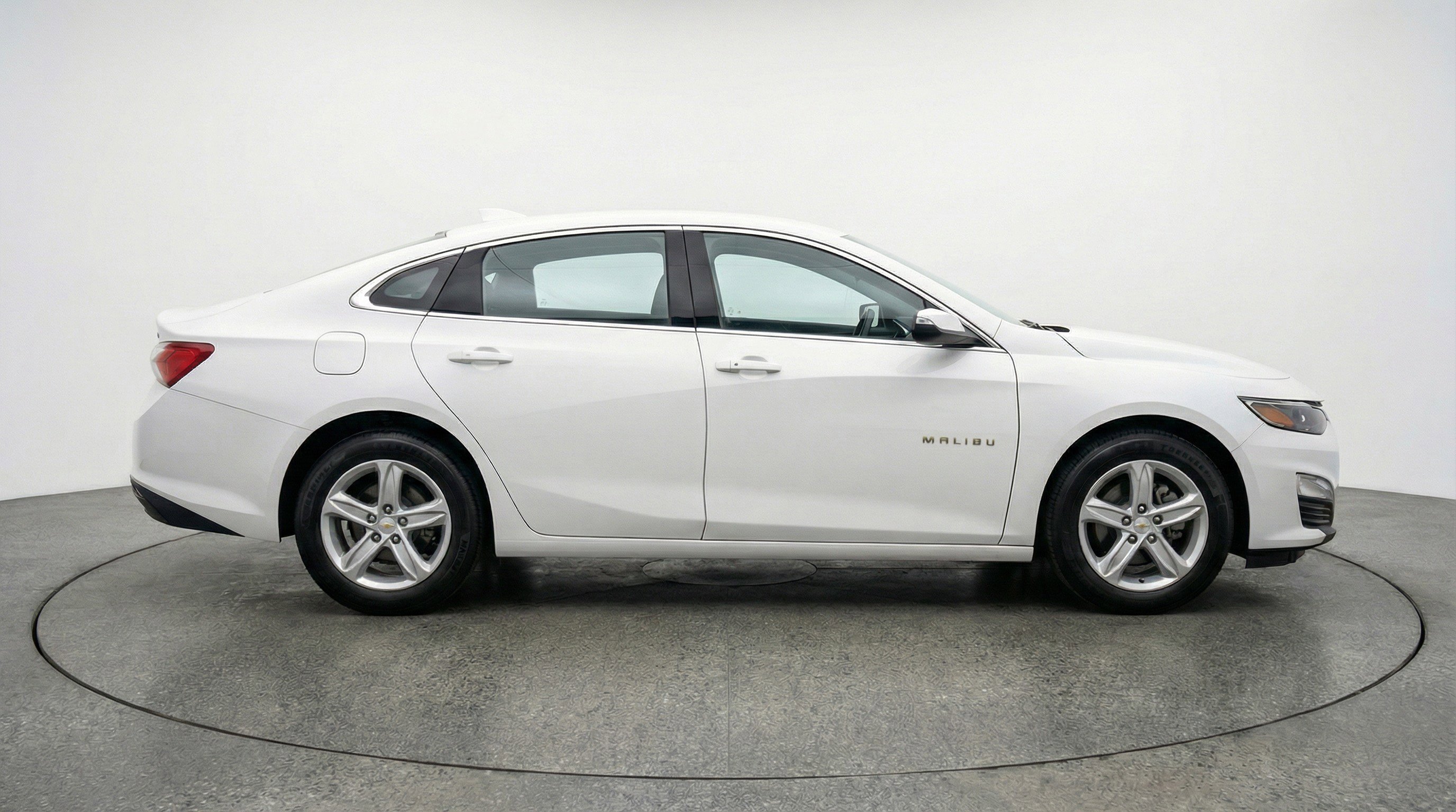 Used 2024 Chevrolet Malibu LT image 11