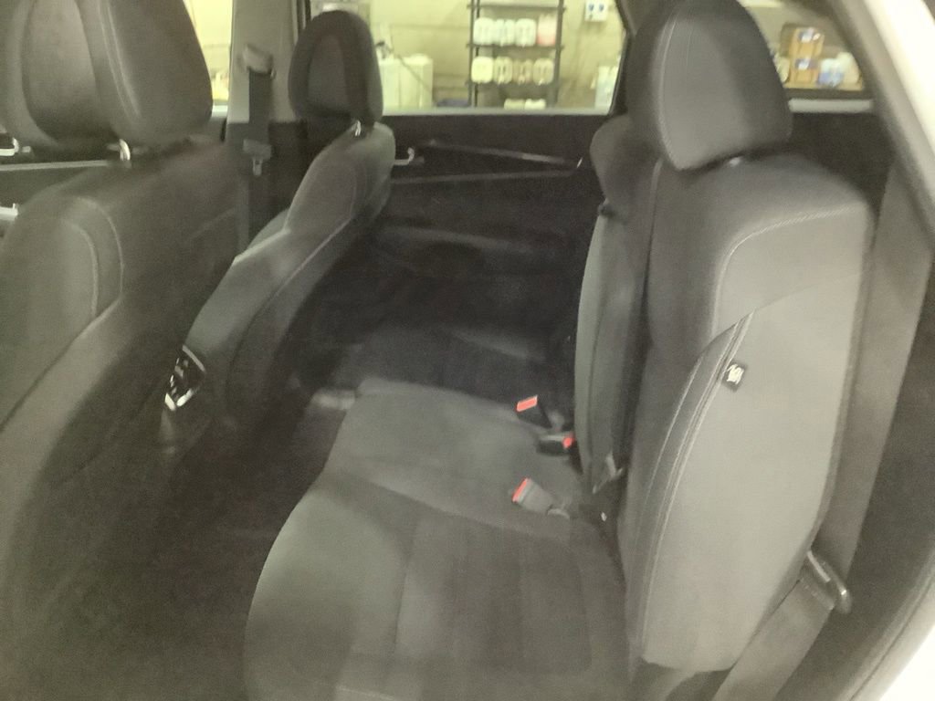 Used 2016 Kia Sorento LX image 21