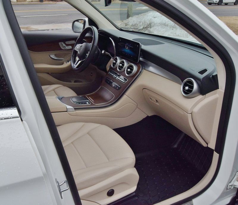 Used 2022 Mercedes-Benz GLC 300 4MATIC w/ Premium Package Lite image 21