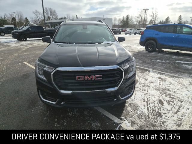 Used 2023 GMC Terrain SLE w/ Driver Convenience Package image 2