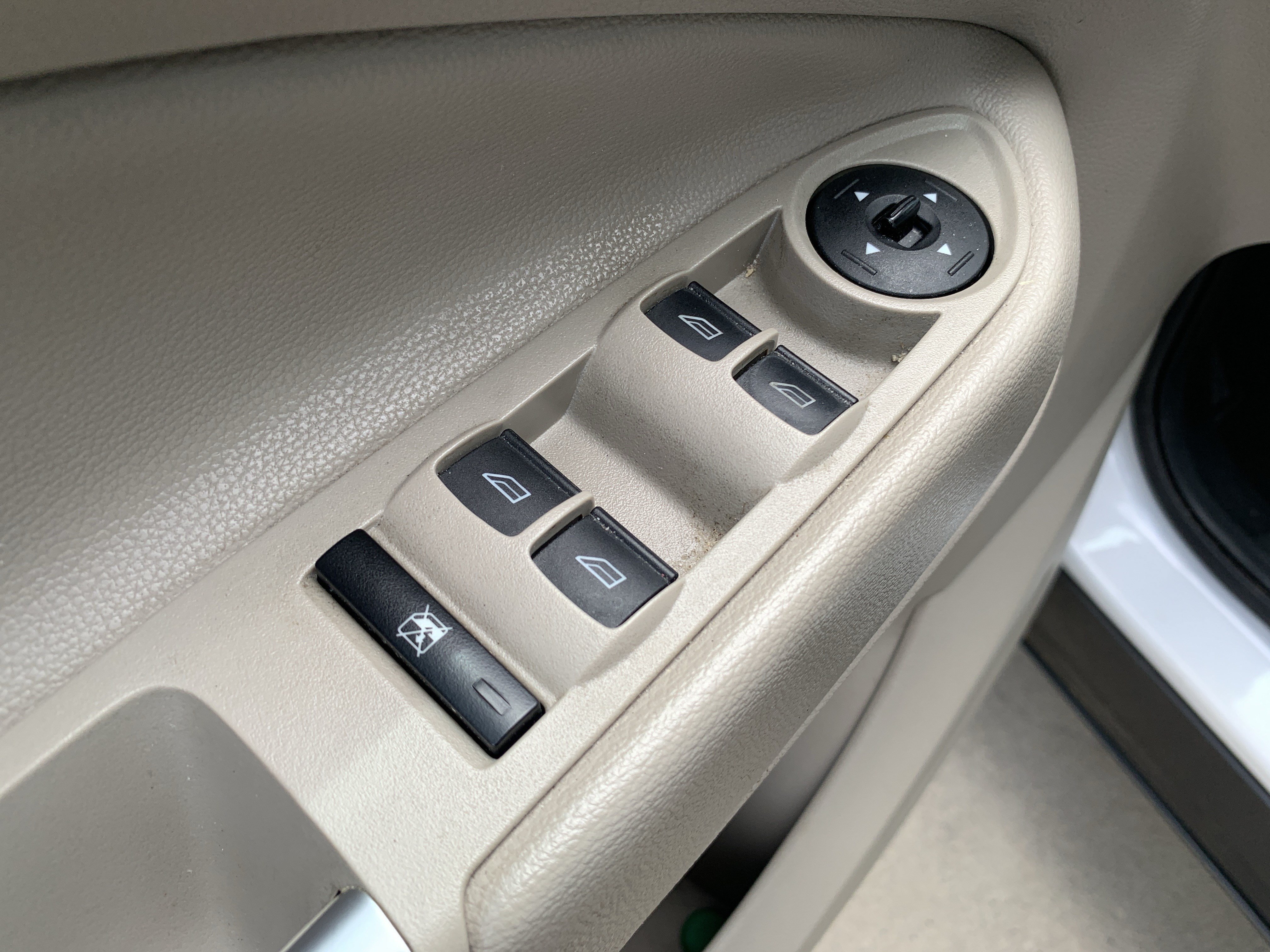 Used 2018 Ford Escape SEL FWD image 15